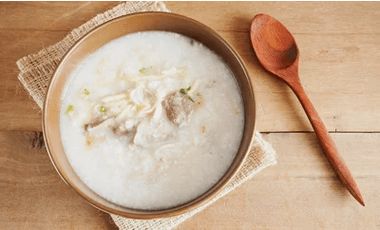 Sopa de terra a base dunha dieta para a gastrite